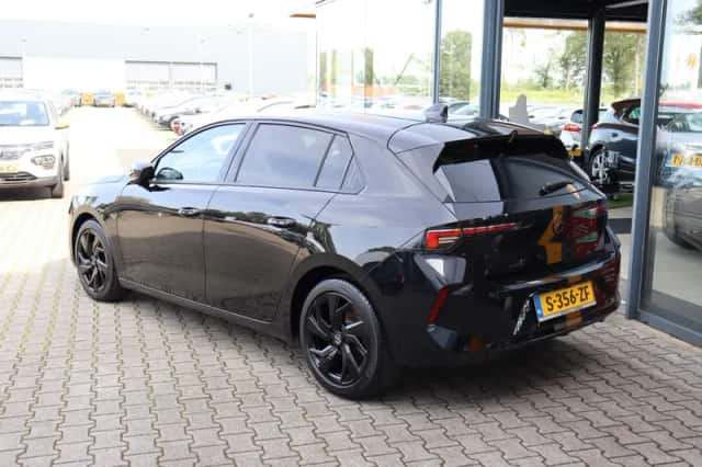 Opel Astra (2022) thumbnail 3