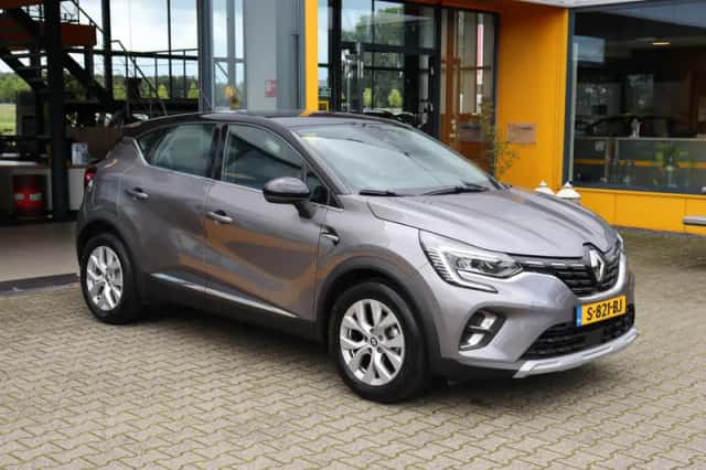 Renault Captur (2022) thumbnail 2