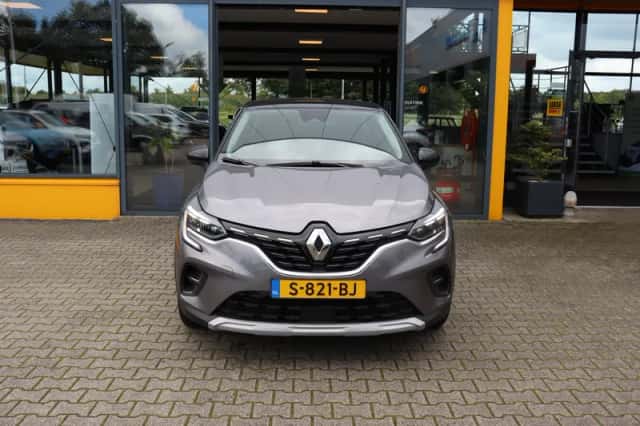 Renault Captur (2022) thumbnail 3
