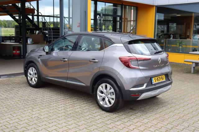 Renault Captur (2022) thumbnail 5