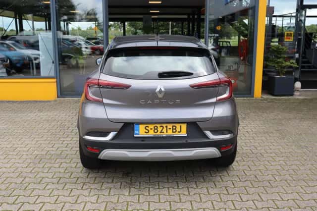 Renault Captur (2022) thumbnail 6