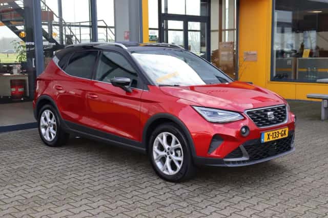 SEAT Arona (2023) thumbnail 4