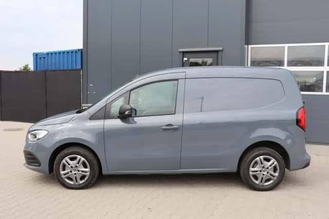 Mercedes-Benz Citan (2023) thumbnail 2