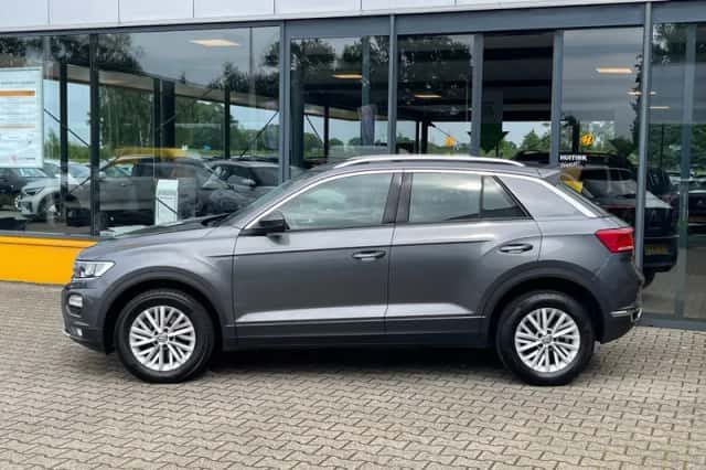 Volkswagen T-Roc (2018) thumbnail 2