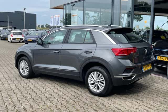 Volkswagen T-Roc (2018) thumbnail 3