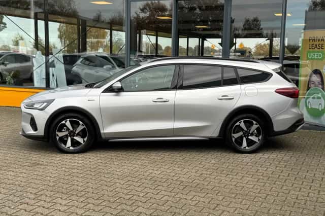 Ford Focus (2024) thumbnail 2