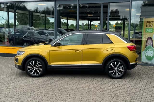 Volkswagen T-Roc (2018) thumbnail 2