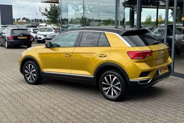 Volkswagen T-Roc (2018) thumbnail 3