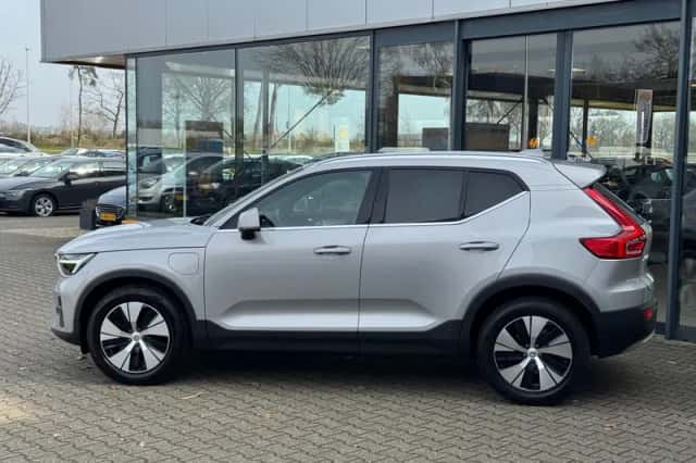 Volvo XC40 (2022) thumbnail 2