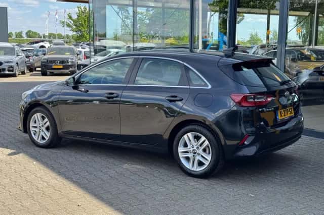 Kia Ceed (2021) thumbnail 3
