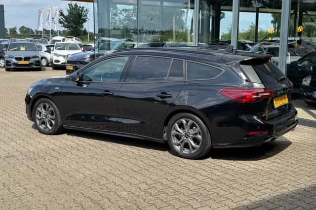 Ford Focus (2024) thumbnail 3