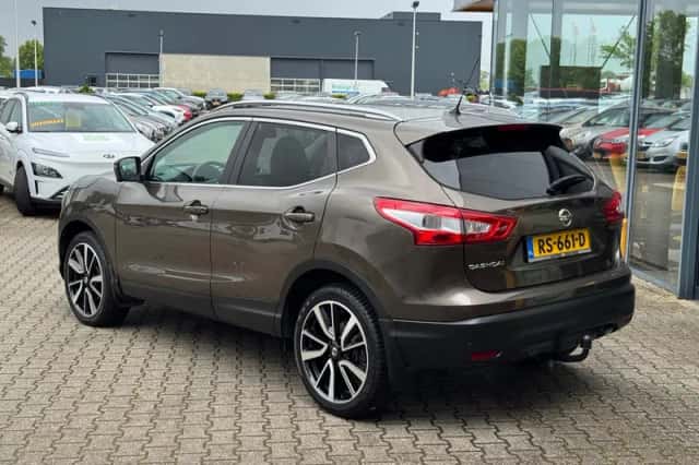 Nissan Qashqai (2017) thumbnail 3