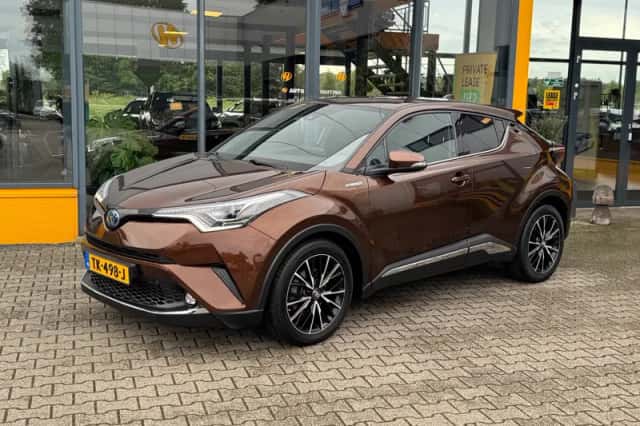 Toyota C-HR (2018) thumbnail 1