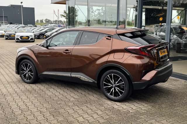 Toyota C-HR (2018) thumbnail 3
