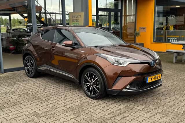 Toyota C-HR (2018) thumbnail 4