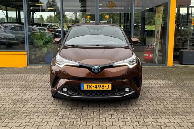 Toyota C-HR (2018) thumbnail 5