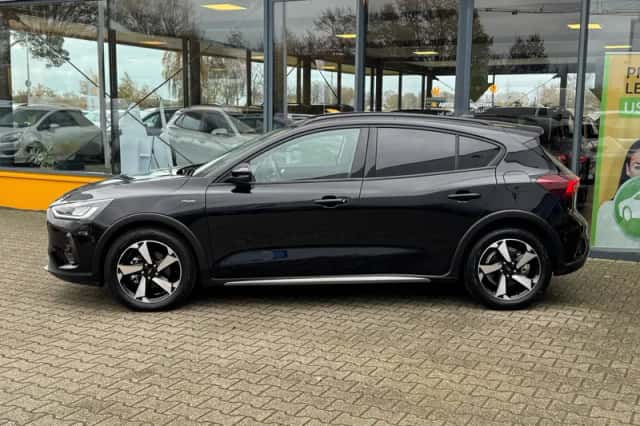 Ford Focus (2024) thumbnail 2