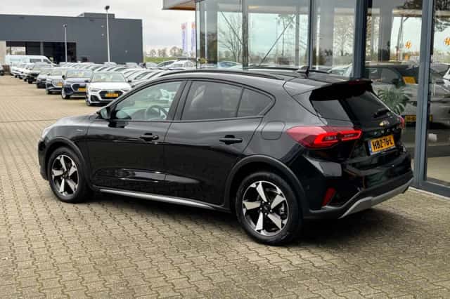 Ford Focus (2024) thumbnail 3