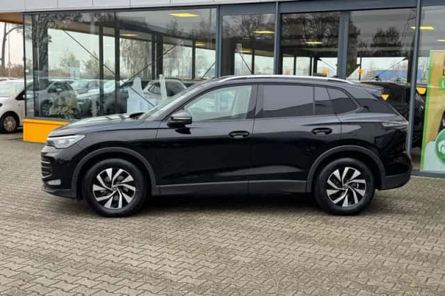 Volkswagen Tiguan (2025) thumbnail 2