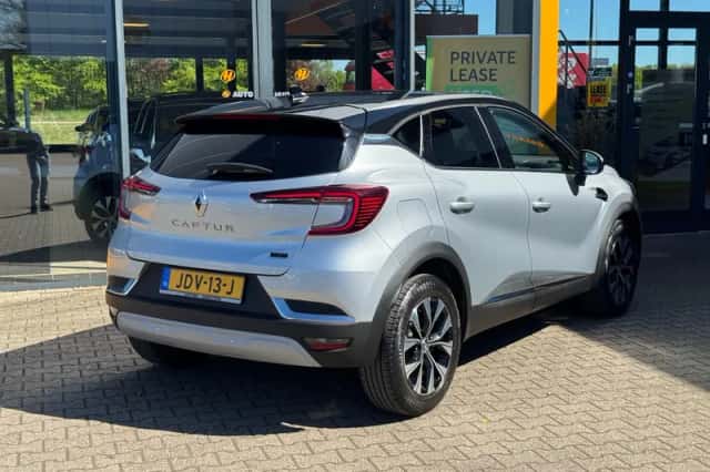 Renault Captur (2023) thumbnail 4