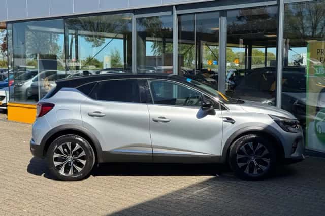 Renault Captur (2023) thumbnail 5