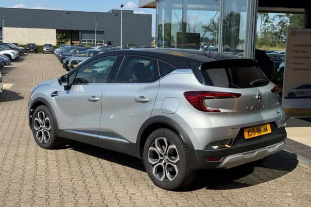 Renault Captur (2022) thumbnail 3