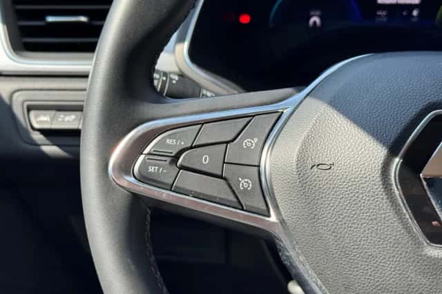 Renault Captur (2022) thumbnail 5