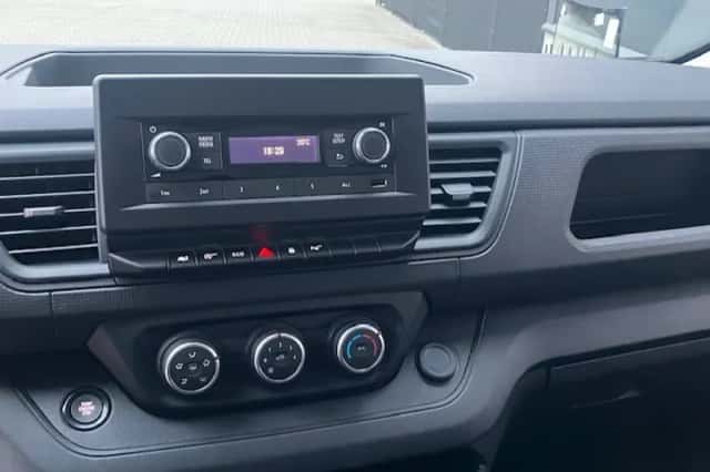 Renault Trafic (2024) thumbnail 6