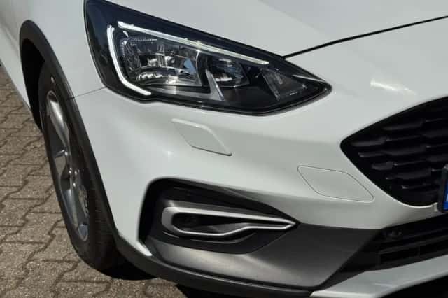 Ford Focus (2021) thumbnail 5