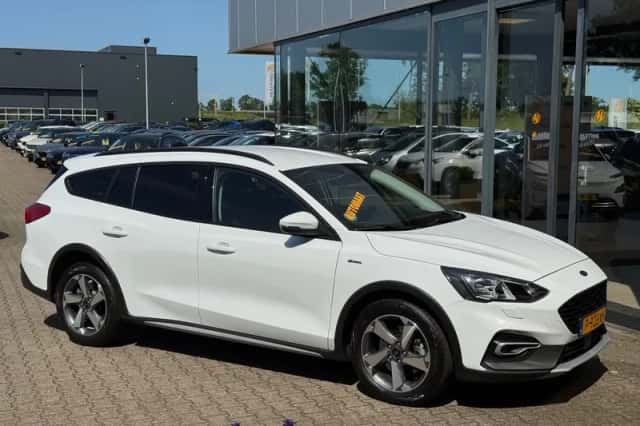 Ford Focus (2021) thumbnail 6