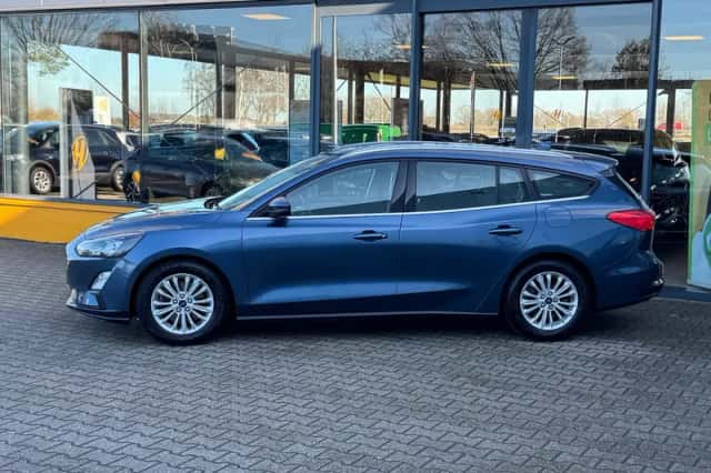 Ford Focus (2020) thumbnail 2