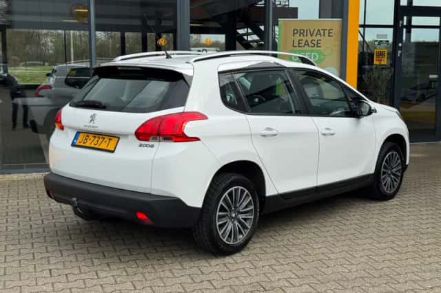 Peugeot 2008 (2016) thumbnail 4