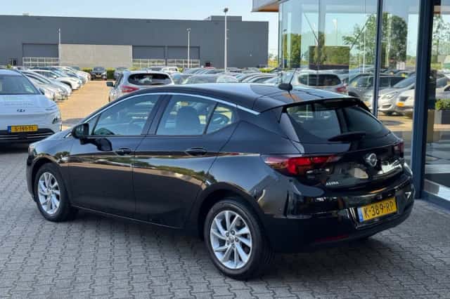 Opel Astra (2021) thumbnail 3