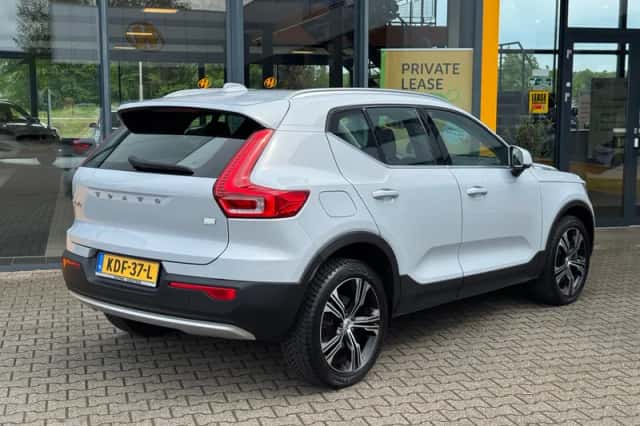 Volvo XC40 (2022) thumbnail 4