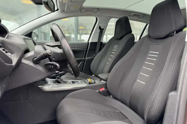Peugeot 308 (2014) thumbnail 4