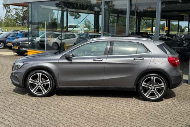 Mercedes-Benz GLA-Klasse (2016) thumbnail 2
