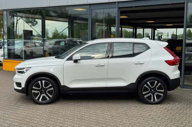Volvo XC40 (2019) thumbnail 2