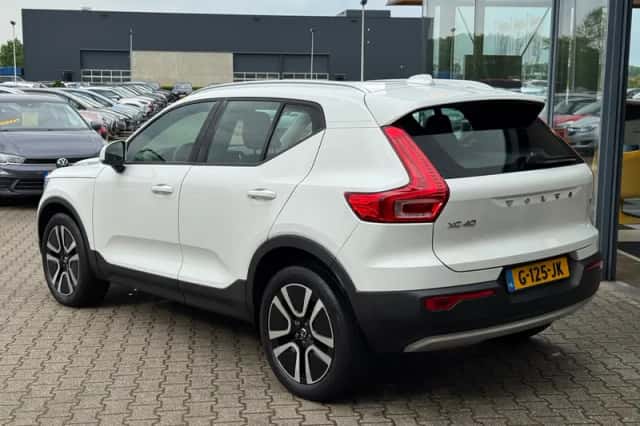 Volvo XC40 (2019) thumbnail 3