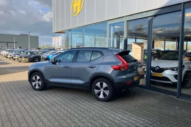 Volvo XC40 (2023) thumbnail 3