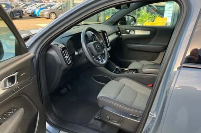 Volvo XC40 (2023) thumbnail 4