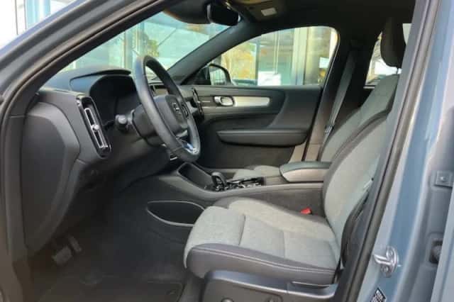 Volvo XC40 (2023) thumbnail 5