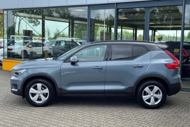 Volvo XC40 (2022) thumbnail 2