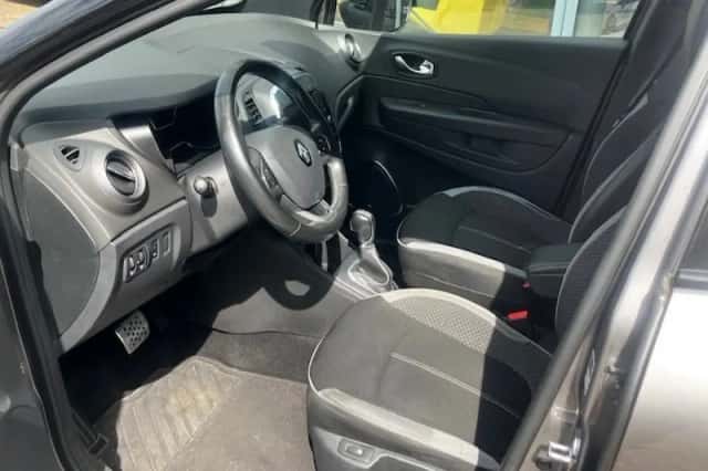 Renault Captur (2018) thumbnail 2