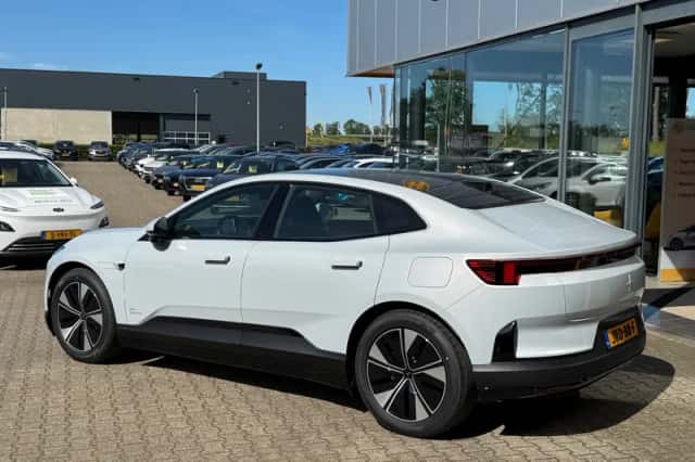 Polestar 4 (2025) thumbnail 3