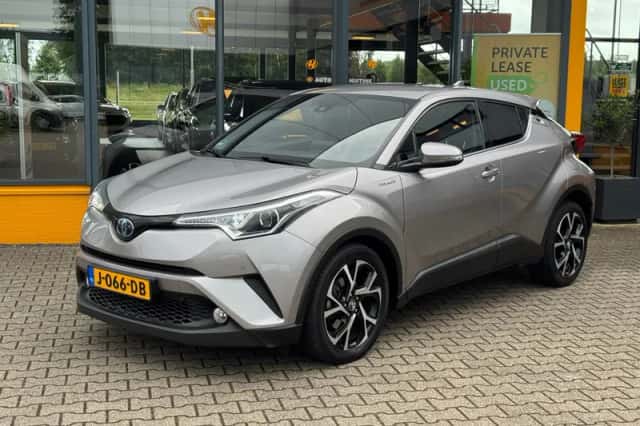 Toyota C-HR (2019) thumbnail 1