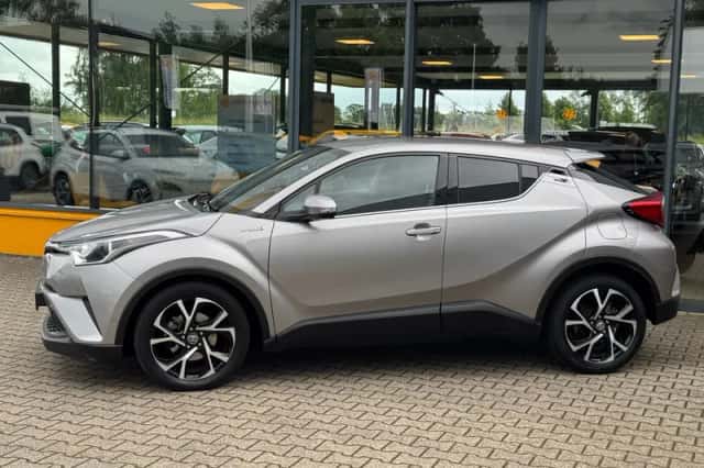 Toyota C-HR (2019) thumbnail 2