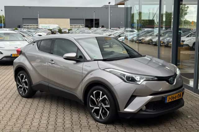 Toyota C-HR (2019) thumbnail 6