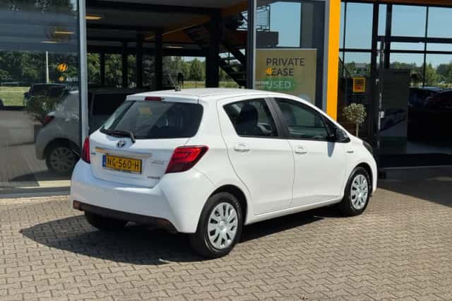 Toyota Yaris (2017) thumbnail 4