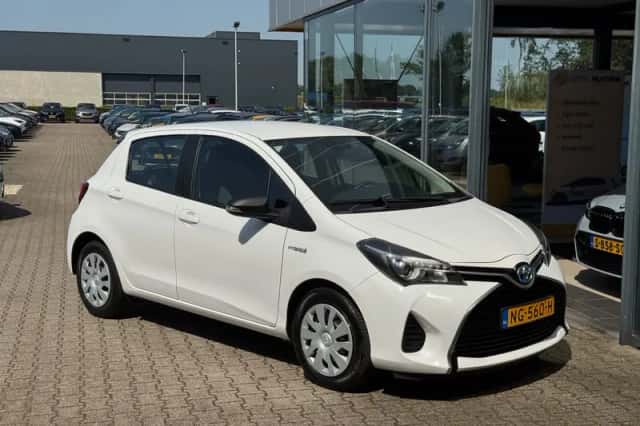 Toyota Yaris (2017) thumbnail 6