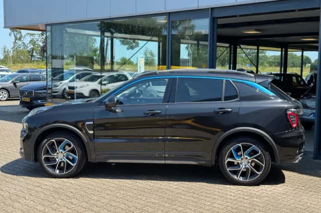 Lynk & Co 01 (2023) thumbnail 2